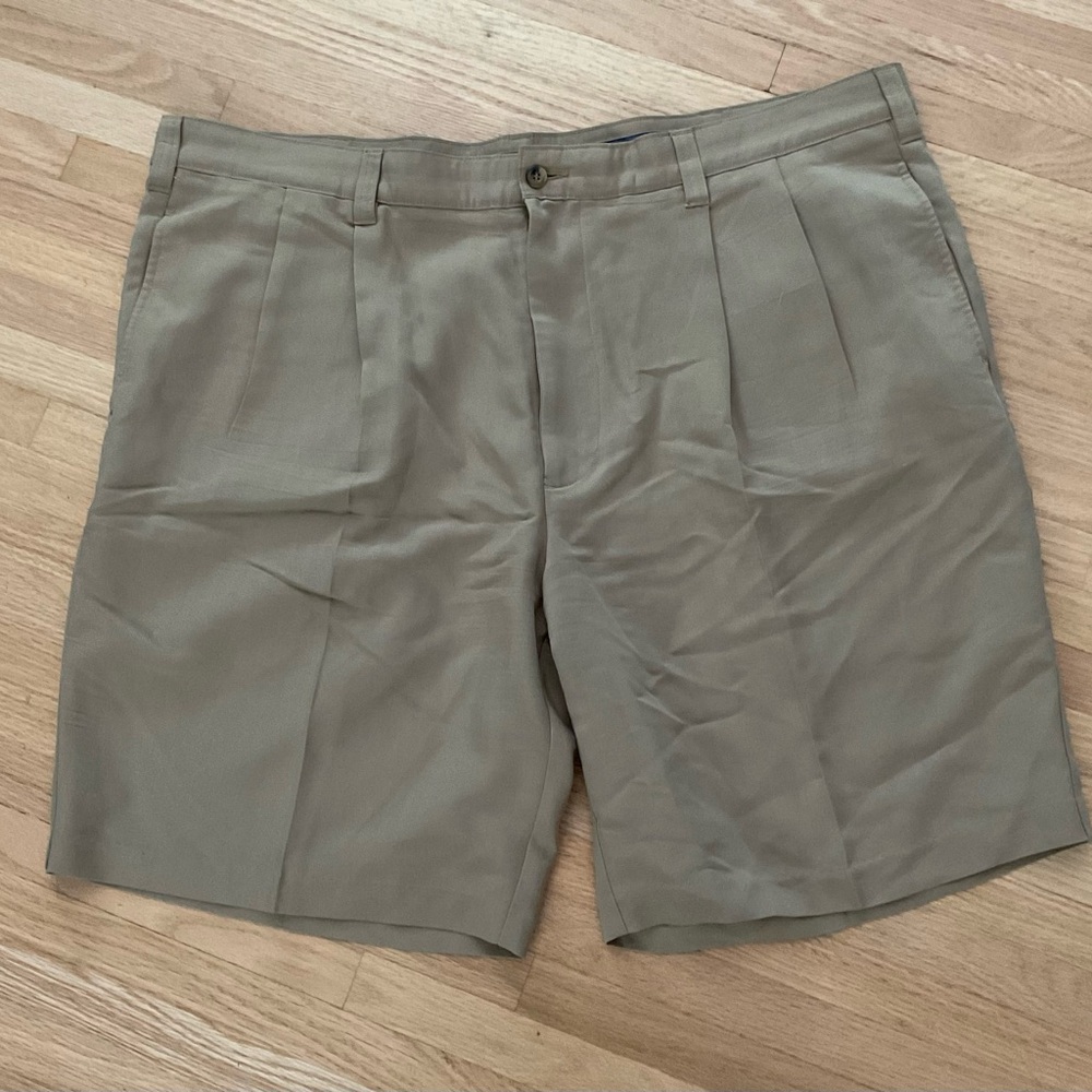 NWOT Men’s Dockers Tan Shorts